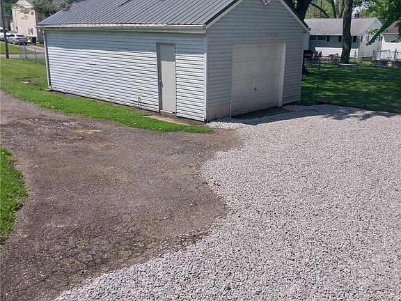 2nd image of 3009 Willowrow Ave NE