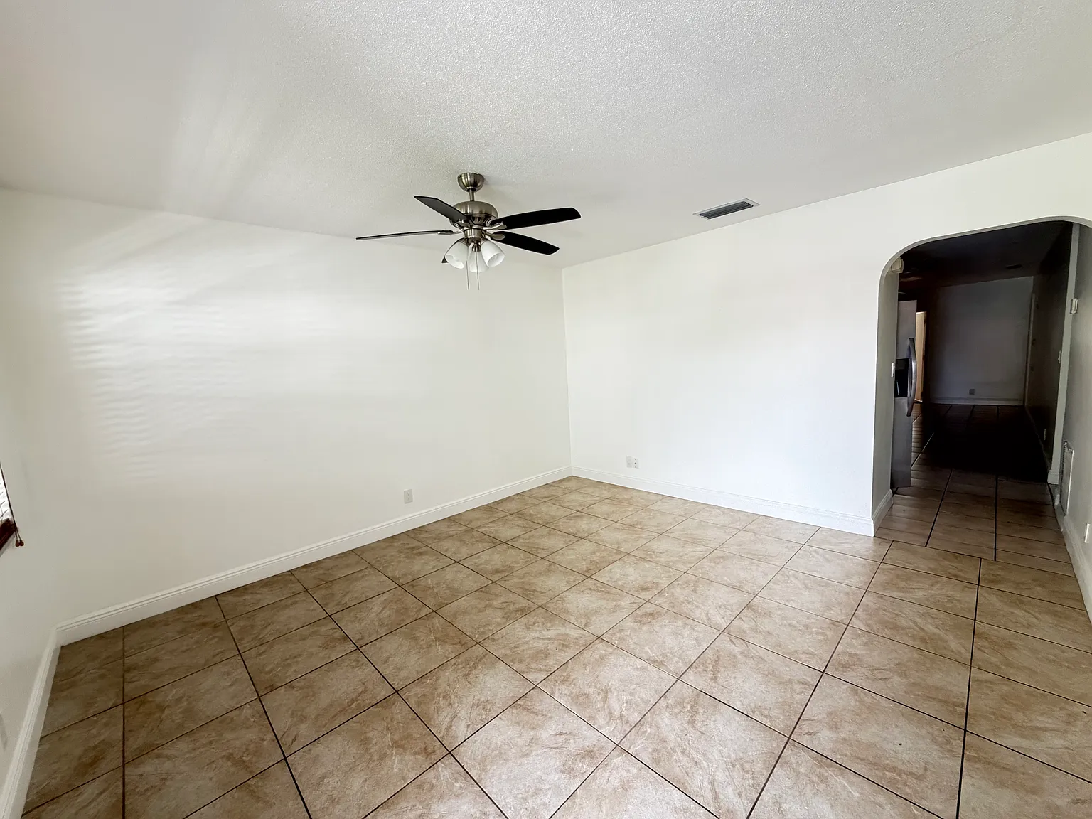 3 bed, $2,800 — Photo 2