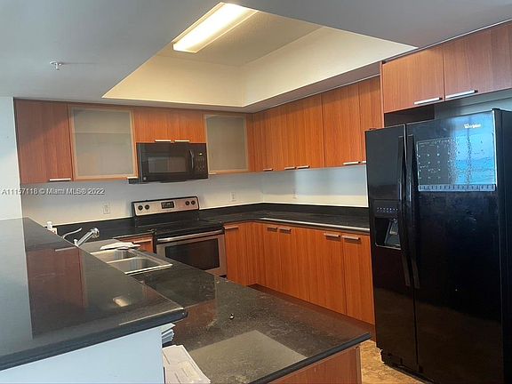 4th image of 16699 Collins Ave