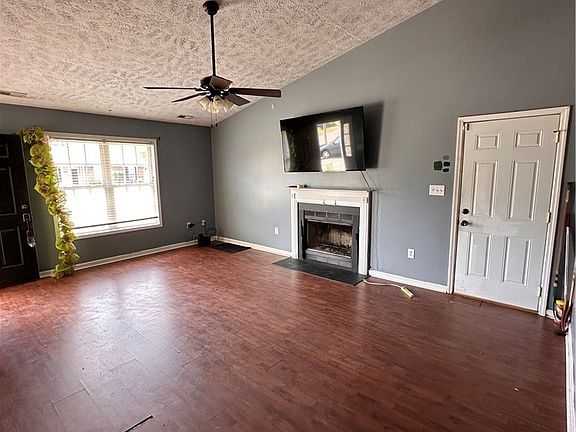3rd image of 806 S Buckeye Dr
