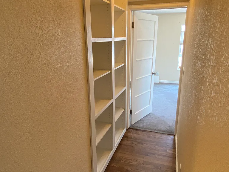 1690 Syracuse St — Photo 10