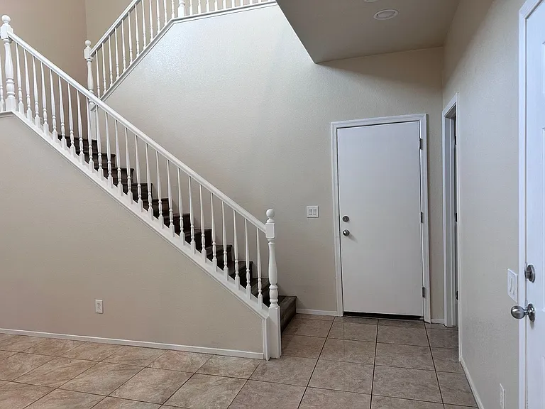 2820 Dowitcher Ave — Photo 3