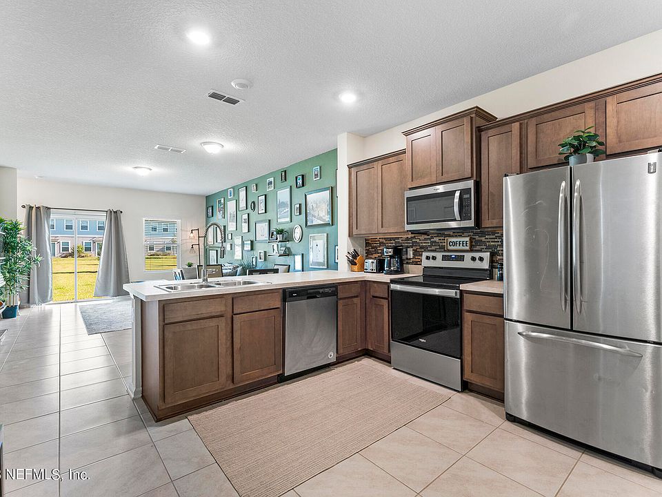 1st image of 940 CAPITOL Parkway
