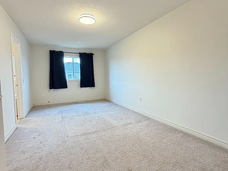 937 Ledbury Cres — Photo 24