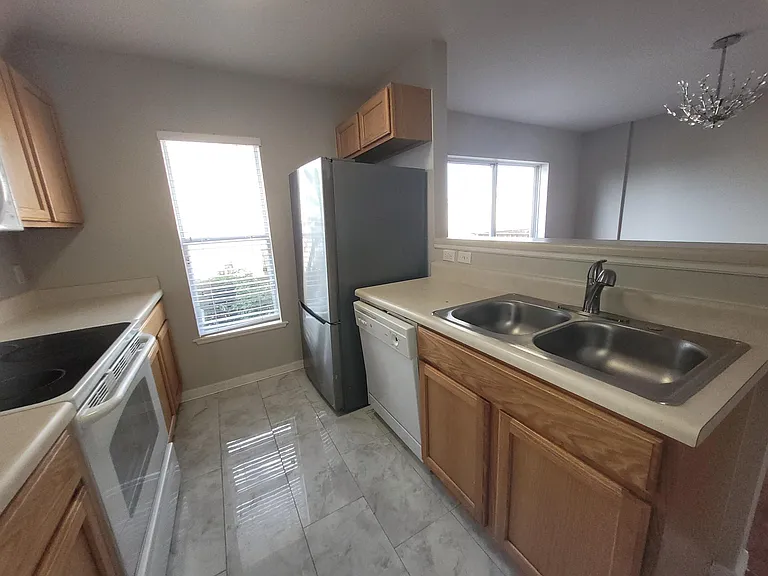 3805 Exeter Ln — Photo 28