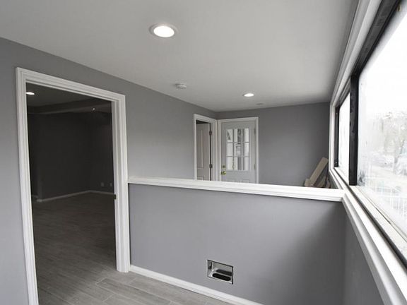 5th image of 430 Clifton Ave APT 1