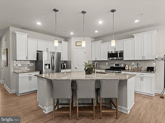 4th image of 1140 Fitzhugh Dr