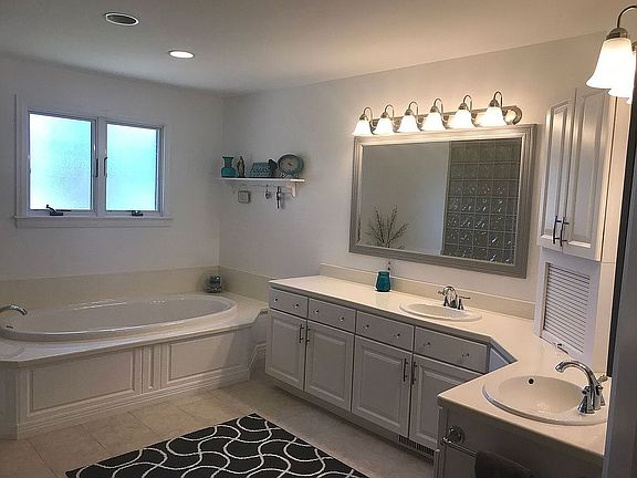 2nd image of 8241 Candlewood Way