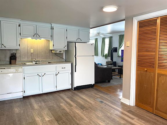 5th image of 383 Ellerslie Rd