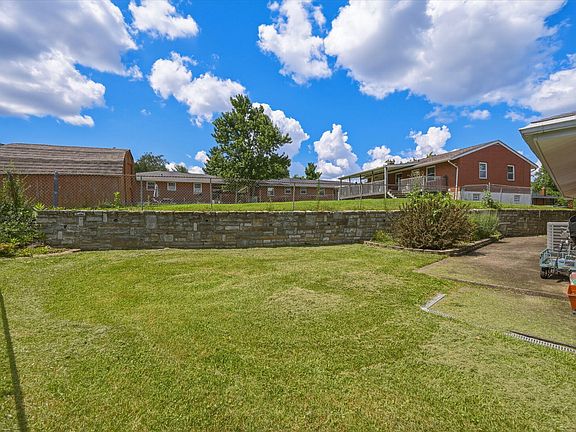 3rd image of 517 Timberlake Ave