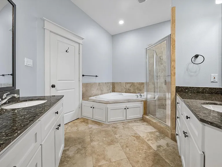 1418 Asbury St — Photo 12