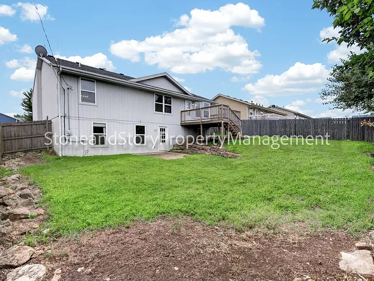 6926 SW 17th St — Photo 33