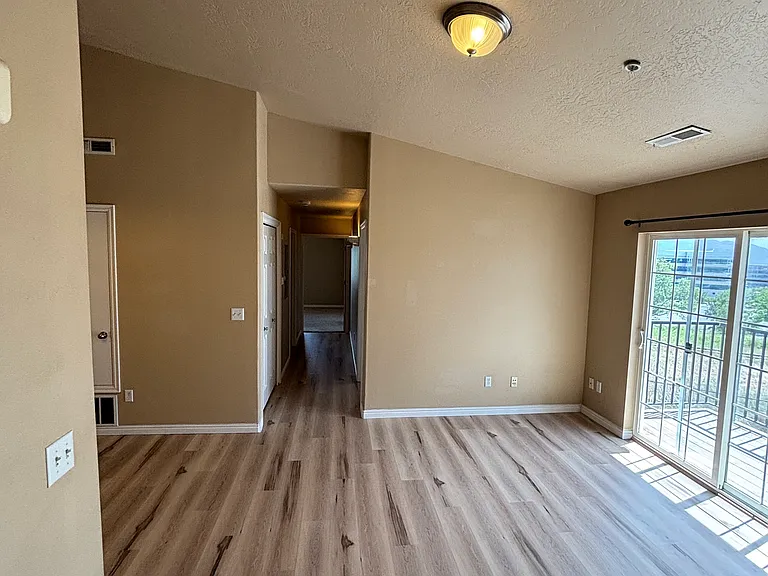 1430 W Westbury Way #J — Photo 3