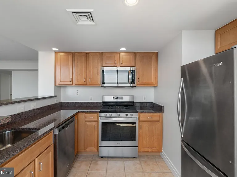 414 Water St #1812 — Photo 12
