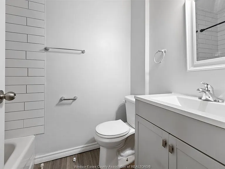 900 Ottawa St #5 — Photo 11