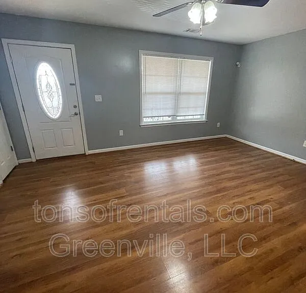 305 Scott St — Photo 4
