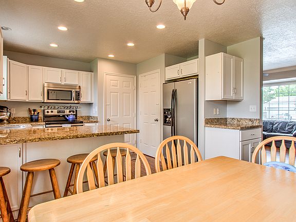 5th image of 2263 W 1750th St N