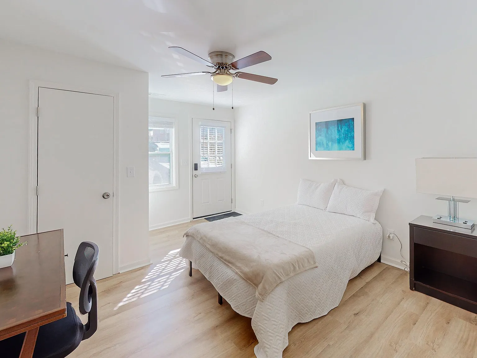 4 bed, 3.0 bath, 2950 sqft, $953 — Photo 1