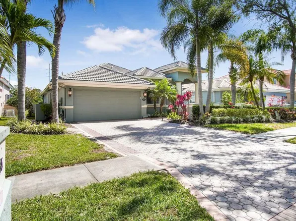 9835 Sago Point Dr, Seminole, FL 33777