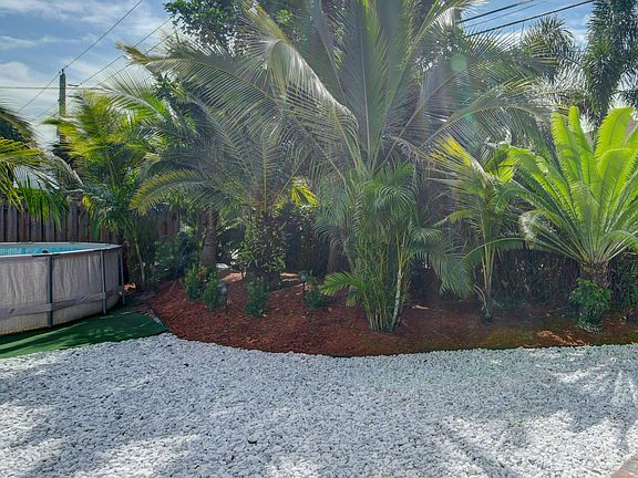 3rd image of 515 SE 9th St