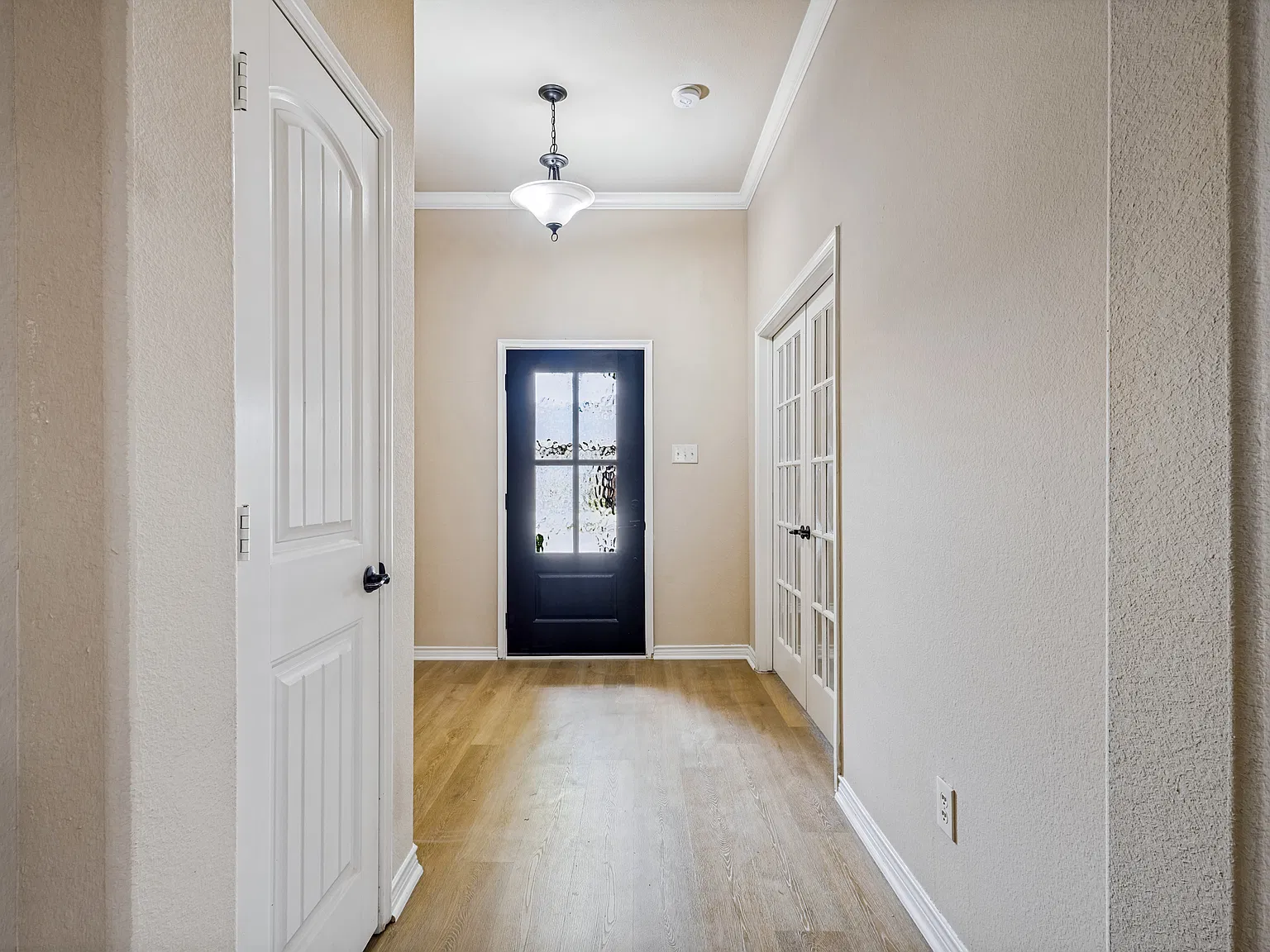 4 bed, 2136 sqft, $2,600 — Photo 3