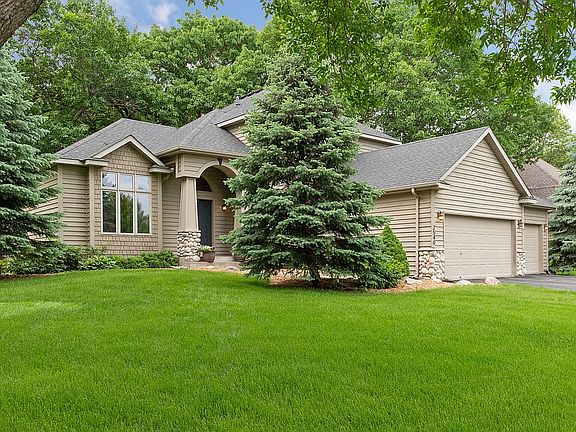 3rd image of 2540 Christian Dr