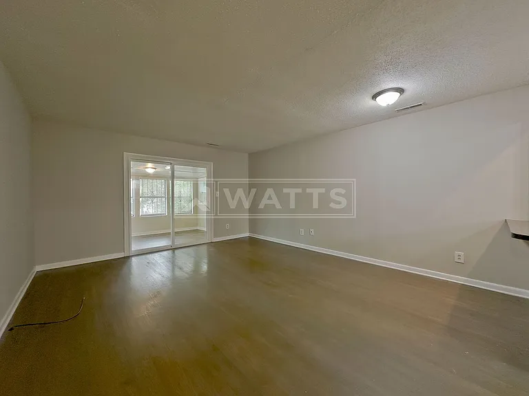 1400 Freda Dr — Photo 3