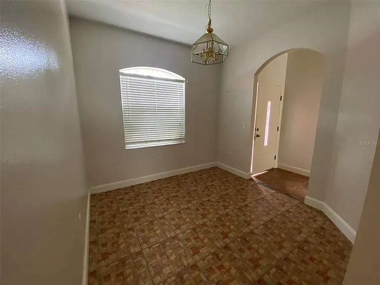 1004 Pine Tree Dr — Photo 6