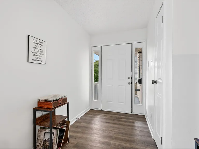 138 W Loretta Ave — Photo 7