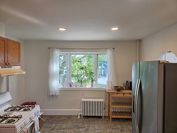 5th image of 11 Prescott St APT 1