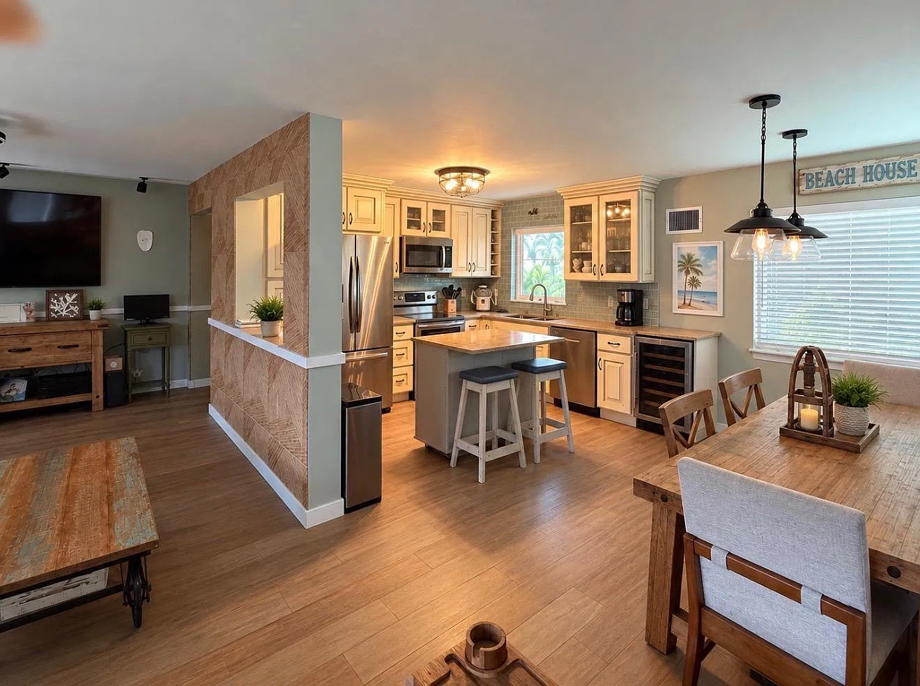 3 bed, 2.0 bath, 1568 sqft, $9,500 — Photo 3