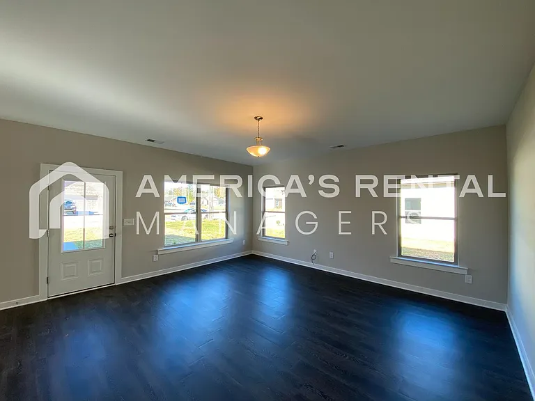215 White Oak Cir — Photo 10