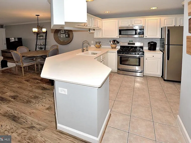 6940 Fairfax Dr #304 — Photo 6