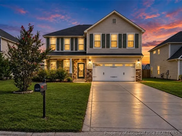 1629 Seattle Slew Ln, Hope Mills, NC 28348