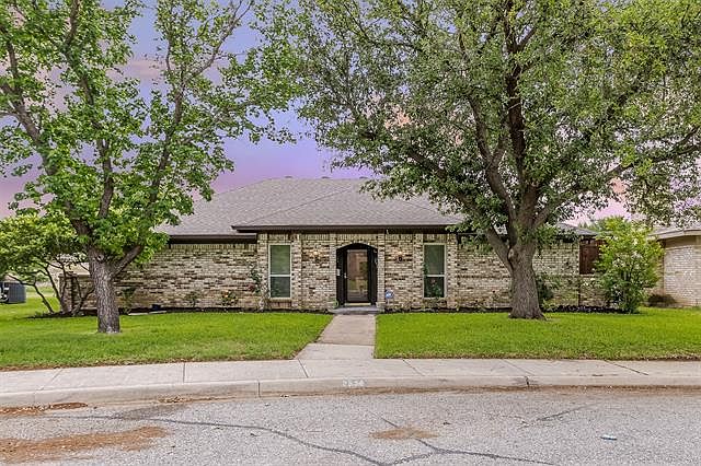 1st image of 2820 Cliffbrook Dr