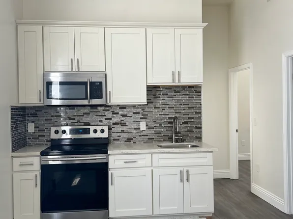 704 Webster St, Oakland, CA 94607