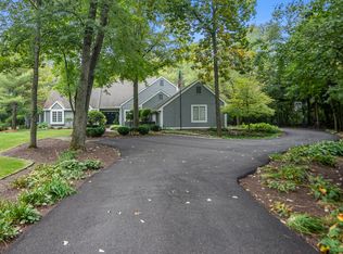 1N065 Indian Knoll Rd, West Chicago, IL 60185