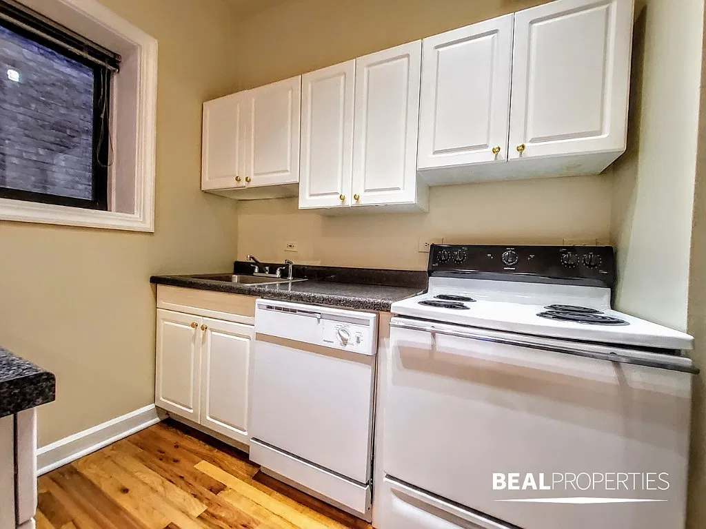 1425 N Dearborn St — Photo 3
