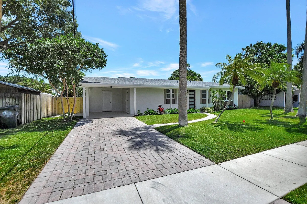 Building Photo - 832 SW 10th Ave