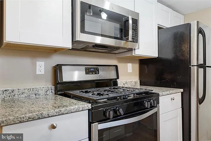 424 S Eden St — Photo 7
