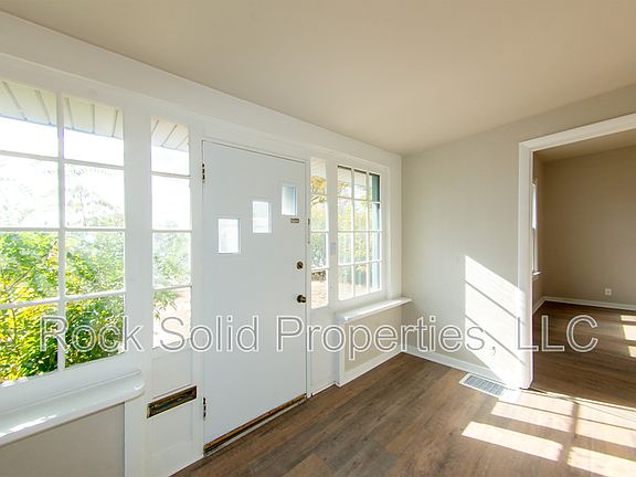 5th image of 2813 Bent Ave #1