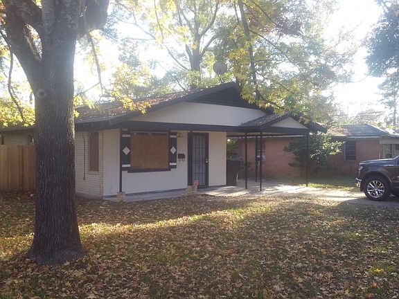 2nd image of 836 Huntington Ln