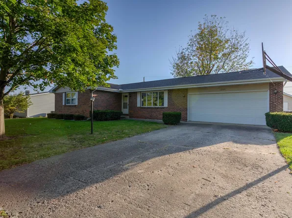 1209 Crestview Dr, Tuscola, IL 61953