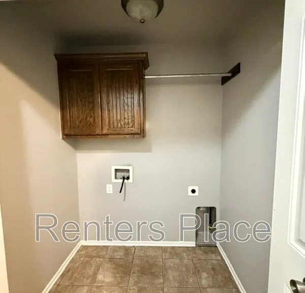 416 E Birch St — Photo 7