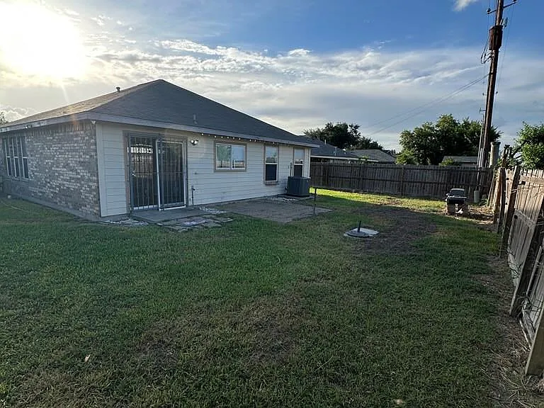 113 Park Ln E — Photo 17