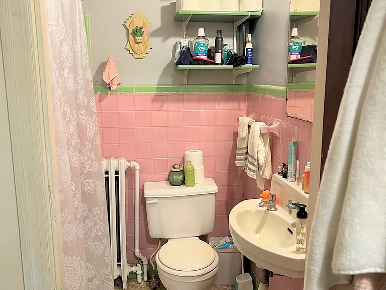 116 W 8th St #6 — Photo 9