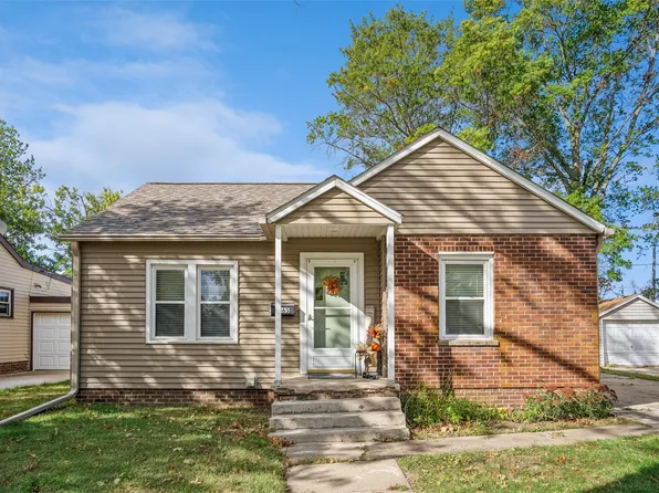 106 S Park Lane Dr, Knoxville, IA 50138