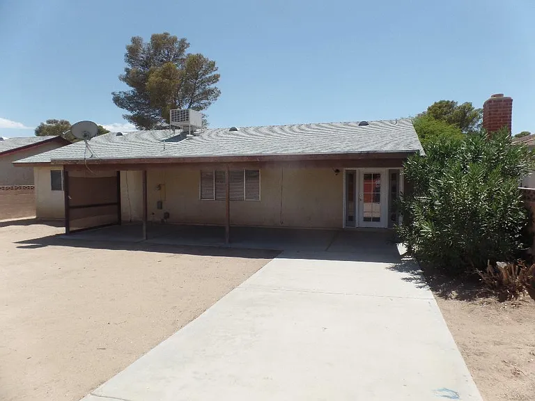 626 W Coso Ave — Photo 2