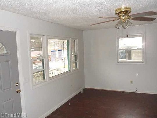 2nd image of 929 Oaklawn Dr