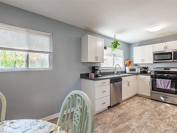 3rd image of 1018 Paula Dr